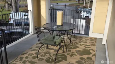 Private enterance and entertaining patio