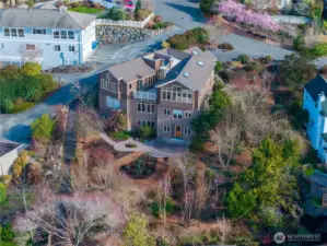 Design centered on nature and views