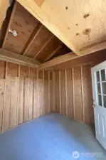 This shed is great for hobbies, gardening, art studio... The options are endless.