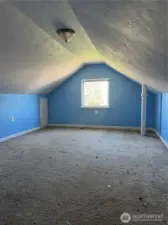 Upstairs bedroom/loft space