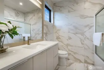 Attached ensuite (2nd Bedroom)