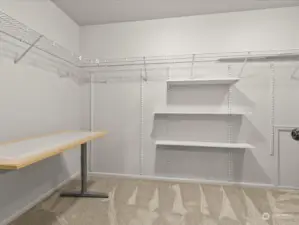 Large walk in closet in 4th bedroom/bonusroom.