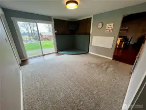 Flex/bonus room with access to the backyard