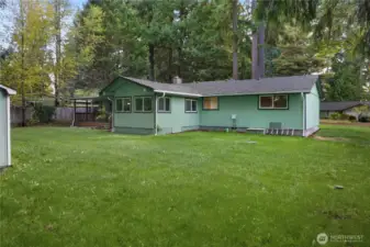 LARGE BACK YARD