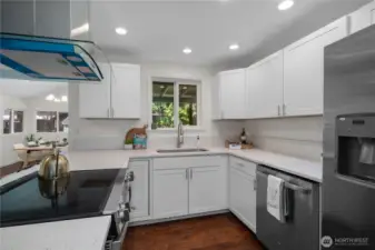 NEW APPLIANCES, CABINETS & QUARTZ
