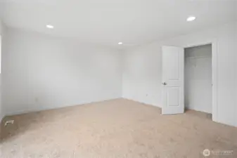 Huge Multipurpose Room  w/Closet