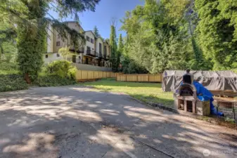 See neighboring townhouses for example