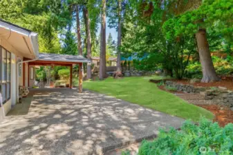 Massive entertaining patio