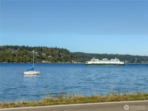 Spectacular location in Port Orchard, A Beautiful View of Rich Passage.