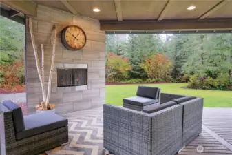 Outdoor room w/ fireplace