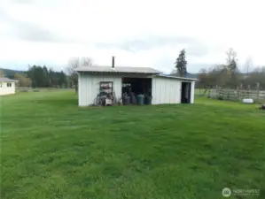 small shop with wood heat and storage off the back