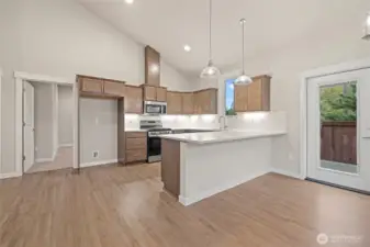 The kitchen has a gas range, dw, micro hood and quartz counters.