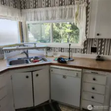 Sink set diagonally with windows for a neat view
