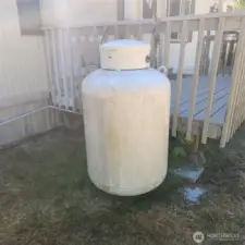 Propane tank that needs replacement. Not usable.