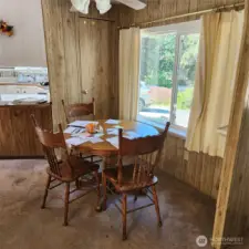 Small dinette with xtension and 4 chairs