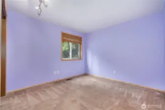 3rd upper bedroom.