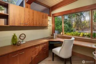 Private office/flex space