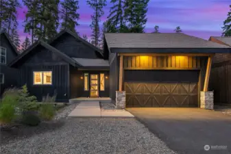 Welcome Home to a true Modern Farmhouse in Suncadia!  The perfect blend of modern and rustic!