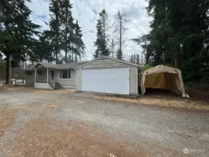 Main house & 2-car garage