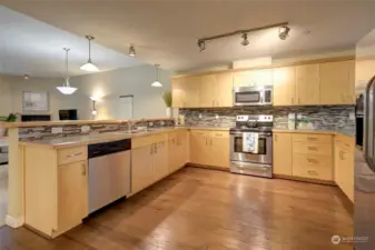 Chefs dream kitchen.. tons of counter space