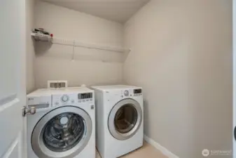 Washer/Dryer on same level as every bedroom closet