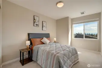 Bedroom 2 (View of the Cascades)