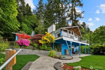 Prime Utsalady Beachfront 3,000sqft Home w/ Shop and Boat Lift~