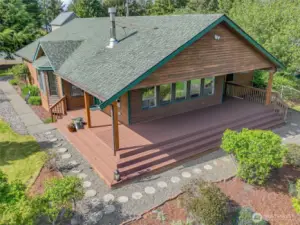 Meticulously landscaped front & side yard that warmly invites family and friends to gather and enjoy