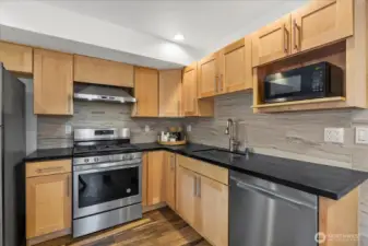 MIL with Full Kitchen
