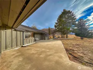 Sliding door exit off dining room to back patio