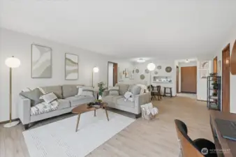 Spacious 1,249sf condo in downtown Everett