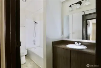 Bathroom with tub/shower