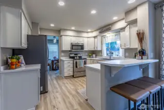 Kitchen with breakfast bar