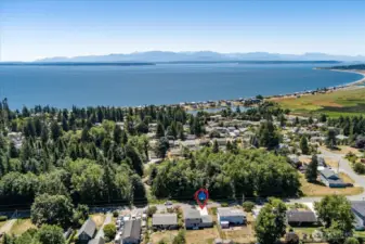 Located very close to the waterfront beach!