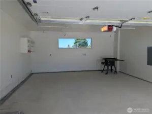 Oversized Garage with a Mountain view!