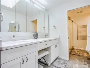 Primary bath with dual sinks