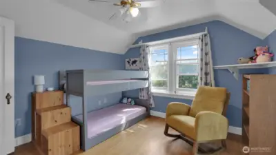 Second upstairs bedroom