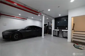 Lots of room in two open bays for workshop/storage.