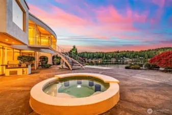 As the day winds down, the spa becomes the best seat in the house for watching the sky paint itself in brilliant color.