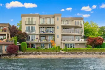A rare 3 level lakeside condo blocks to vibrant Downtown Kirkland and offering magnificent lake, city and mountain views!