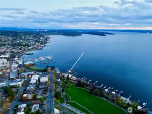 Shopping, dining, beaches & boating right outside your door!
