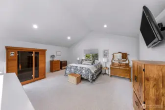 Upstairs Loft/Bedroom