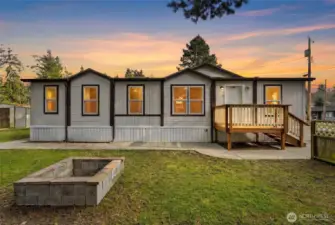 Cozy firepit that is great for entertaining.