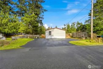 Large driveway offering convenient parking.