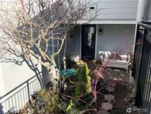 Lower unit offers you extra, sunny, garden space.