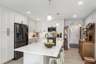 SS Appliances, granite counters, stunning backsplash. A beautiful kitchen and loads of storage!