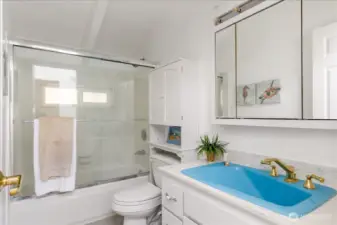 2nd floor full bath