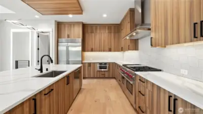 Countertops and cabinet storage space to spare!