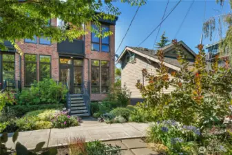 Welcome to this rare end unit at The Nest at Minor HOA. An elegant 11 unit brownstone community in the heart of Eastlake.