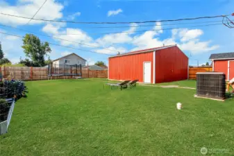 Detached shop and garden space
